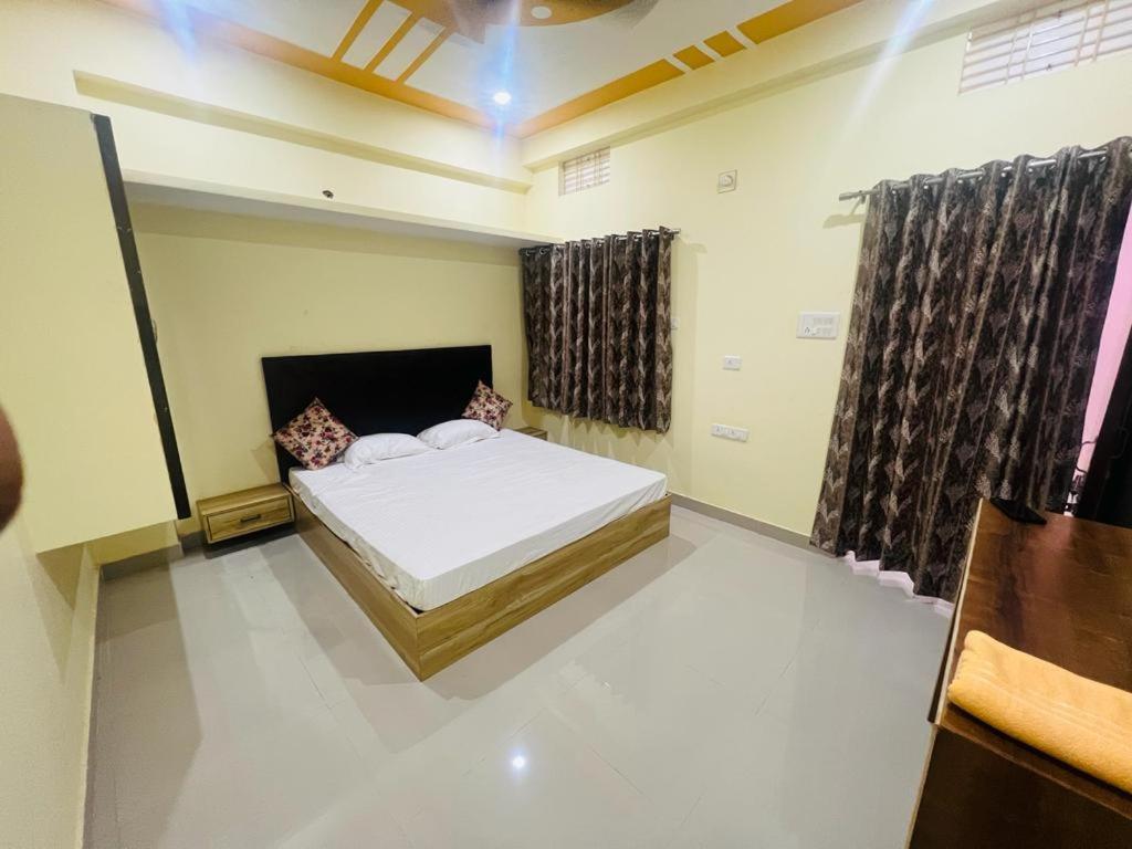 By Xoyo Varanasi